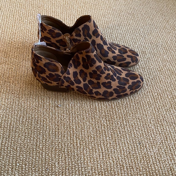 Women's Old Navy Leopard Booties, Size 8 - Picture 4 of 7